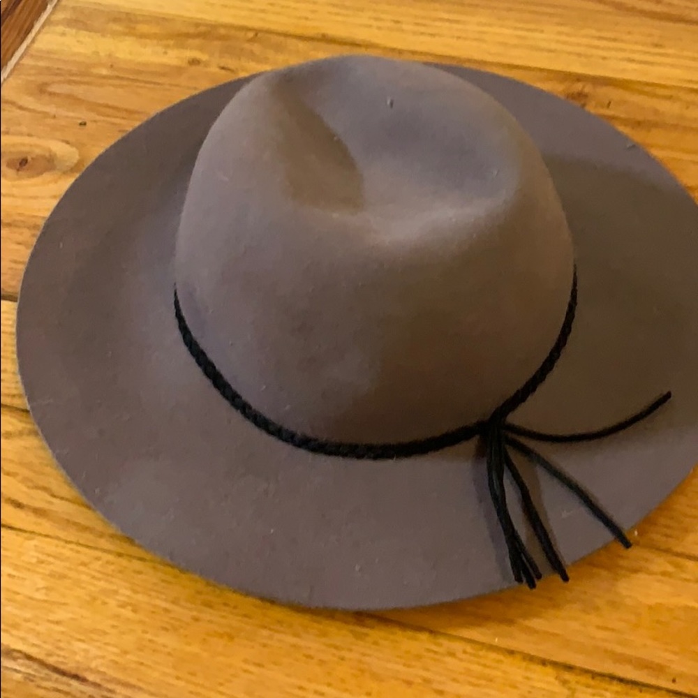 Floppy hat